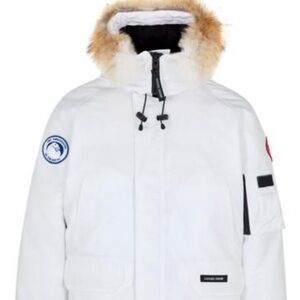 Men’s white Canada Goose Chilliwack Bomber in size L
